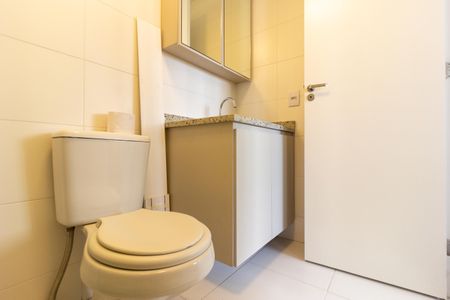 Banheiro de kitnet/studio para alugar com 1 quarto, 30m² em Pinheiros, São Paulo