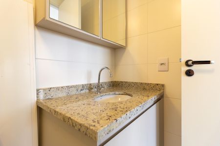 Banheiro de kitnet/studio para alugar com 1 quarto, 30m² em Pinheiros, São Paulo