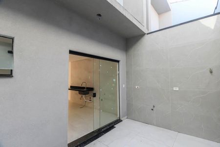 Casa à venda com 117m², 3 quartos e 2 vagasQuintal