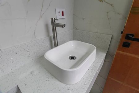 Casa à venda com 117m², 3 quartos e 2 vagasBanheiro Social