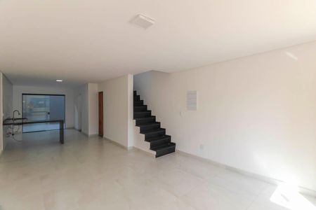 Casa à venda com 117m², 3 quartos e 2 vagasSala