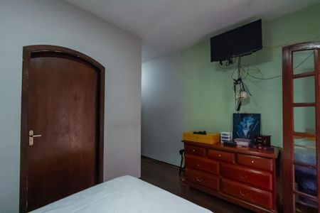 Casa à venda com 240m², 3 quartos e 2 vagasSuíte