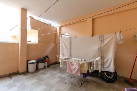 Casa à venda com 240m², 3 quartos e 2 vagasÁrea de Serviço