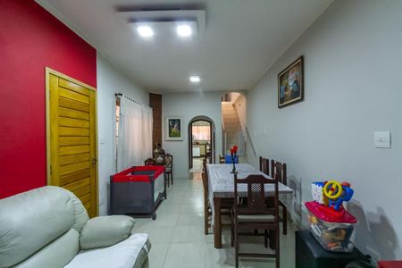 Casa à venda com 240m², 3 quartos e 2 vagasSala