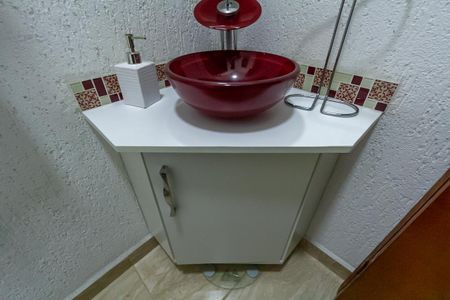 Casa à venda com 240m², 3 quartos e 2 vagasLavabo