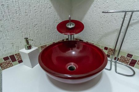 Casa à venda com 240m², 3 quartos e 2 vagasLavabo