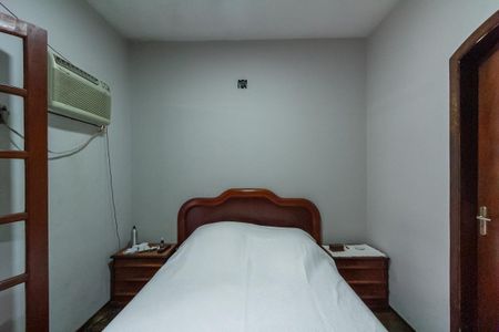 Casa à venda com 240m², 3 quartos e 2 vagasSuíte