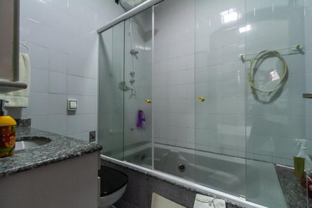 Casa à venda com 240m², 3 quartos e 2 vagasBanheiro da Suíte