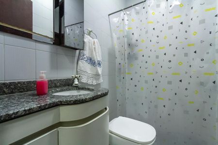 Casa à venda com 240m², 3 quartos e 2 vagasBanheiro Social