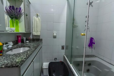 Casa à venda com 240m², 3 quartos e 2 vagasBanheiro da Suíte