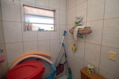 Casa à venda com 258m², 3 quartos e 1 vaga Casa à venda com 258m², 3 quartos e 1 vagaBanheiro de Serviço