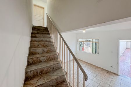 Casa à venda com 160m², 2 quartos e 1 vaga Casa à venda com 160m², 2 quartos e 1 vagaEscada
