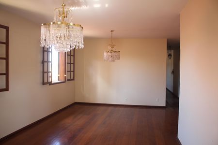 Casa à venda com 360m², 6 quartos e 6 vagasSala