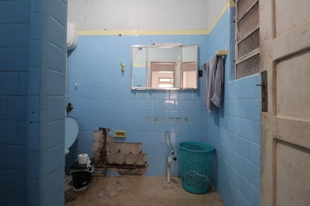 Casa à venda com 98m², 3 quartos e 4 vagasBanheiro