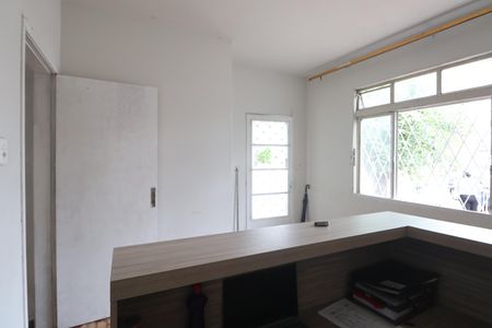 Casa à venda com 98m², 3 quartos e 4 vagasSala 1