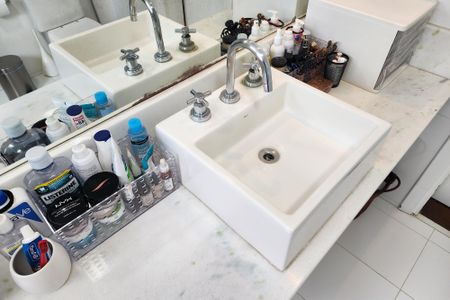 Apartamento à venda com 150m², 4 quartos e 3 vagas Apartamento à venda com 150m², 4 quartos e 3 vagasBanheiro da Suíte 1