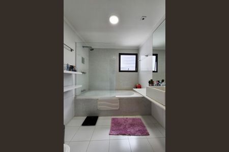 Apartamento à venda com 150m², 4 quartos e 3 vagas Apartamento à venda com 150m², 4 quartos e 3 vagasBanheiro da Suíte 1