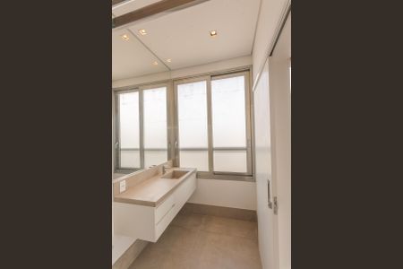 Apartamento à venda com 148m², 2 quartos e 2 vagasBanheiro da Suíte