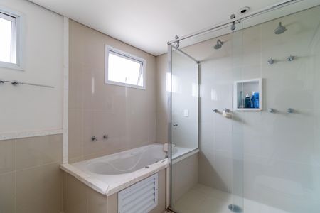 Apartamento à venda com 191m², 3 quartos e 4 vagas Apartamento à venda com 191m², 3 quartos e 4 vagasBanheiro da Suíte 2