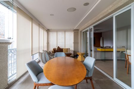 Apartamento à venda com 191m², 3 quartos e 4 vagas Apartamento à venda com 191m², 3 quartos e 4 vagasVaranda