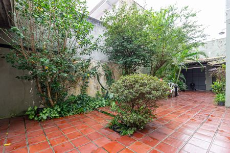 Casa à venda com 167m², 4 quartos e 4 vagas Casa à venda com 167m², 4 quartos e 4 vagasQuintal