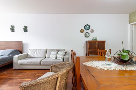 Casa à venda com 167m², 4 quartos e 4 vagas Casa à venda com 167m², 4 quartos e 4 vagasSala