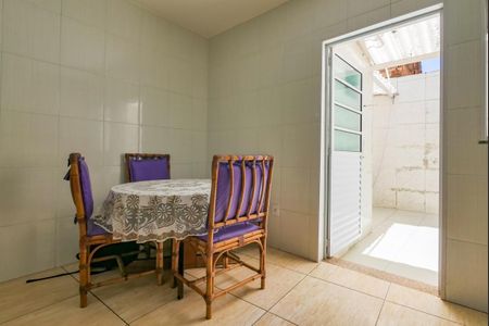 Casa para alugar com 180m², 4 quartos e 2 vagas Casa para alugar com 180m², 4 quartos e 2 vagasCozinha