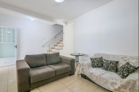 Casa para alugar com 180m², 4 quartos e 2 vagas Casa para alugar com 180m², 4 quartos e 2 vagasSala