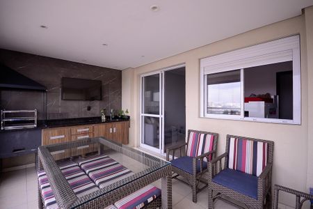 Apartamento à venda com 65m², 2 quartos e 1 vagaSala - Varanda 