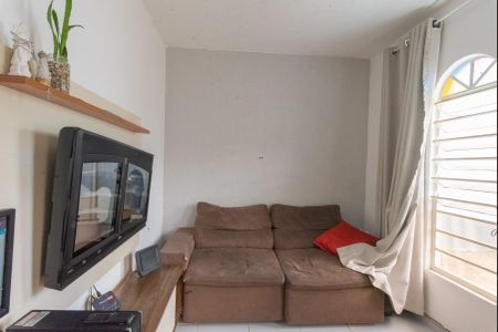 Casa à venda com 250m², 2 quartos e 8 vagas Casa à venda com 250m², 2 quartos e 8 vagasSala