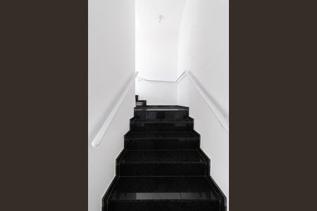 Apartamento para alugar com 31m², 2 quartos e sem vaga Apartamento para alugar com 31m², 2 quartos e sem vagaEscada