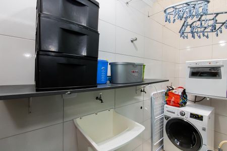 Casa de condomínio à venda com 64m², 2 quartos e 1 vagaÁrea de Serviço