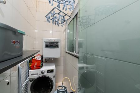 Casa de condomínio à venda com 64m², 2 quartos e 1 vagaÁrea de Serviço