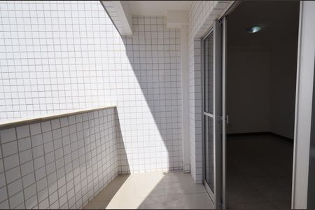 Apartamento para alugar com 74m², 3 quartos e 2 vagas Apartamento para alugar com 74m², 3 quartos e 2 vagasVaranda