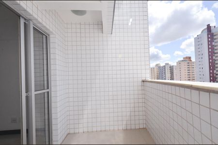 Apartamento para alugar com 74m², 3 quartos e 2 vagas Apartamento para alugar com 74m², 3 quartos e 2 vagasVaranda