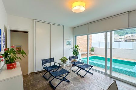 Apartamento à venda com 510m², 7 quartos e 4 vagasSacada da Sala 01