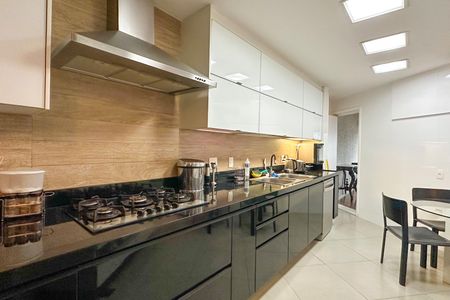 Apartamento à venda com 510m², 7 quartos e 4 vagasCozinha 02