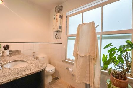 Apartamento à venda com 510m², 7 quartos e 4 vagasBanheiro da Suíte 2