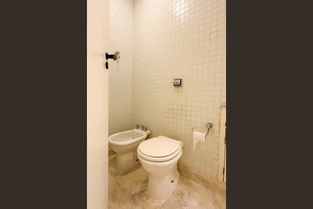 Apartamento à venda com 510m², 7 quartos e 4 vagasBanheiro Social 02