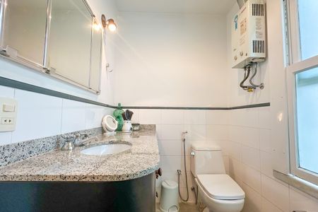 Apartamento à venda com 510m², 7 quartos e 4 vagasBanheiro da Suíte 2