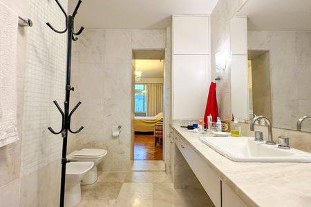 Apartamento à venda com 510m², 7 quartos e 4 vagasBanheiro da Suíte 3