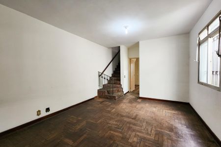 Casa à venda com 164m², 3 quartos e 2 vagas Casa à venda com 164m², 3 quartos e 2 vagasSala