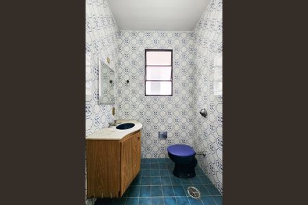 Casa à venda com 164m², 3 quartos e 2 vagas Casa à venda com 164m², 3 quartos e 2 vagasBanheiro Social