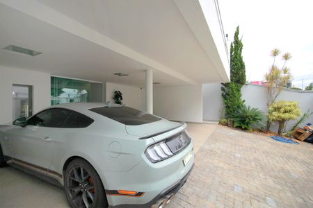 Casa à venda com 221m², 2 quartos e 4 vagasGaragem