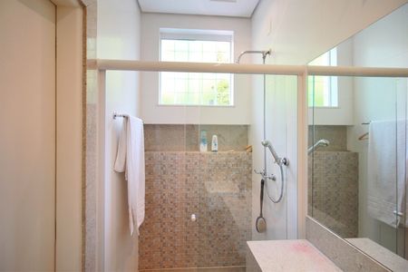 Casa à venda com 221m², 2 quartos e 4 vagasBanheiro da Suíte 2