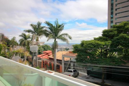 Casa à venda com 221m², 2 quartos e 4 vagasVaranda