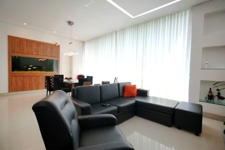 Casa à venda com 221m², 2 quartos e 4 vagasSala