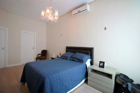 Casa à venda com 221m², 2 quartos e 4 vagasSuíte 1