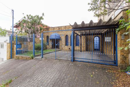 Casa à venda com 400m², 2 quartos e 2 vagas Casa à venda com 400m², 2 quartos e 2 vagasFachada