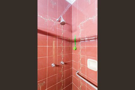 Casa à venda com 400m², 2 quartos e 2 vagas Casa à venda com 400m², 2 quartos e 2 vagasBanheiro